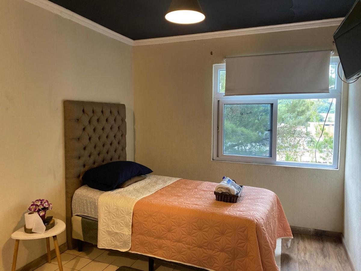 Kaena Point Hostel グアテマラシティ エクステリア 写真