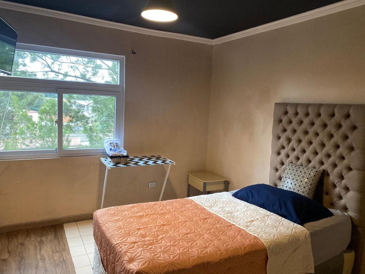 Kaena Point Hostel グアテマラシティ エクステリア 写真