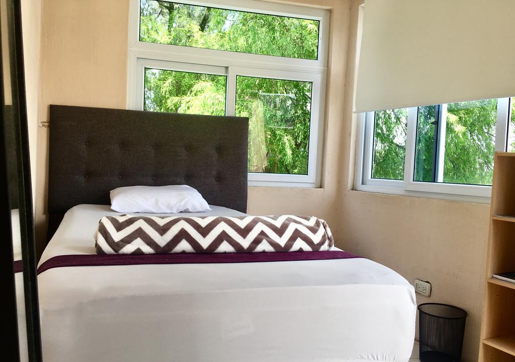 Kaena Point Hostel グアテマラシティ エクステリア 写真