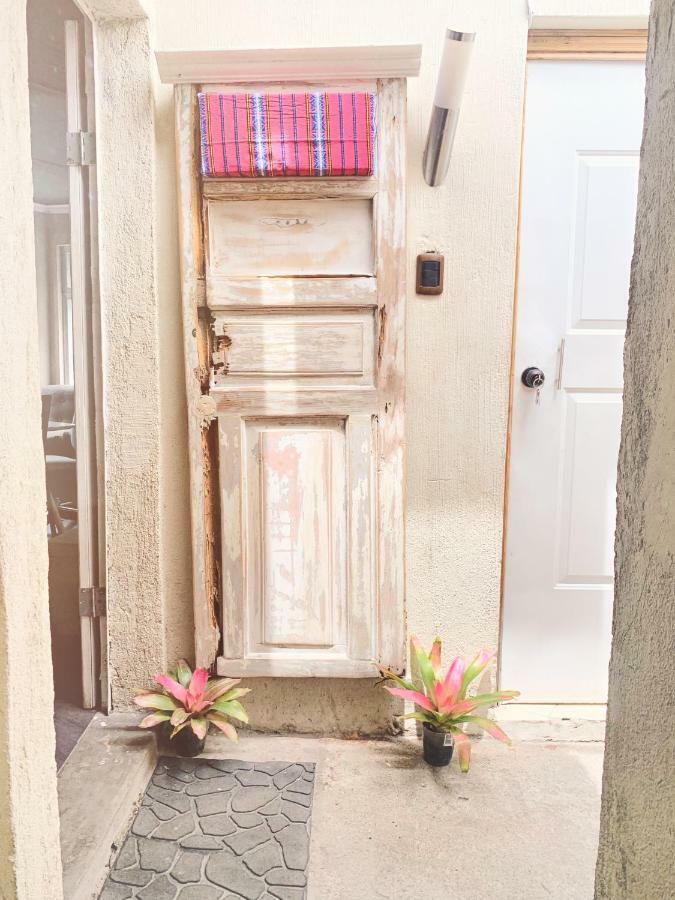 Kaena Point Hostel グアテマラシティ エクステリア 写真