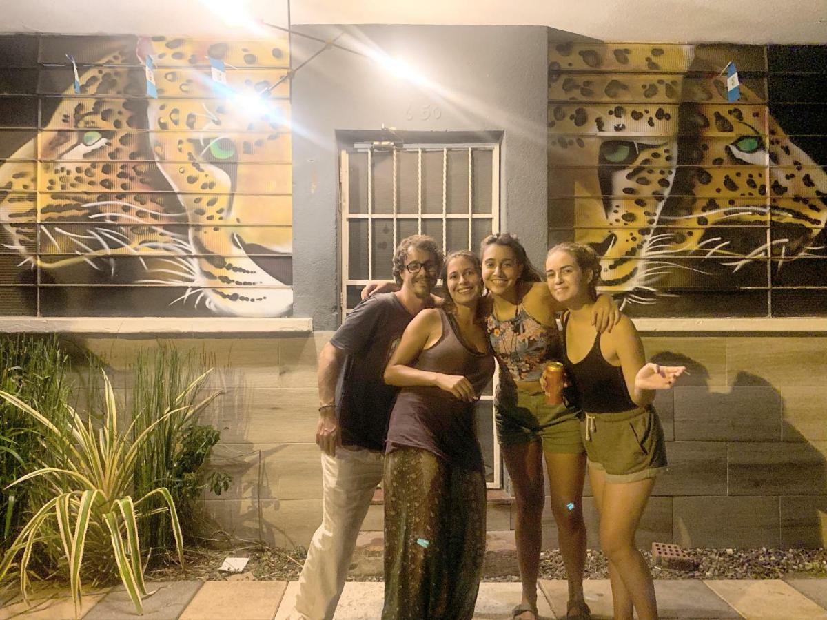 Kaena Point Hostel グアテマラシティ エクステリア 写真